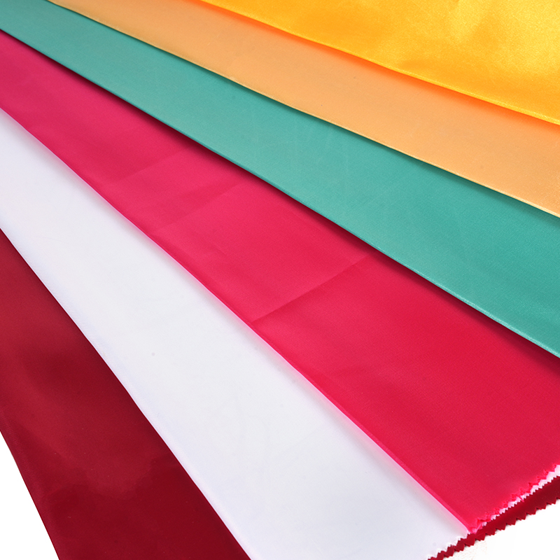 50/75 satin lucios nerăsucit + paletă subțire pe țesătură superioară